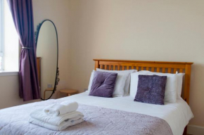 Гостиница Block 2 Flat 17 Westfield Court  Эдинбург